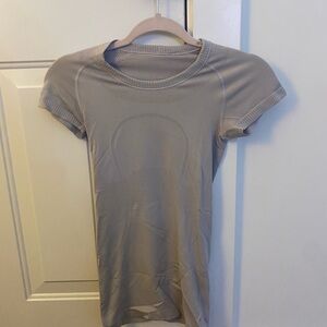Lululemon Swiftly Tech Short Sleeve Shirt Size 2
